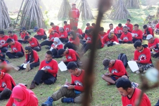 Santainya mengisi kolom