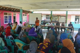 Pemberian materi tentang kebencanaan oleh Pusdalops PB