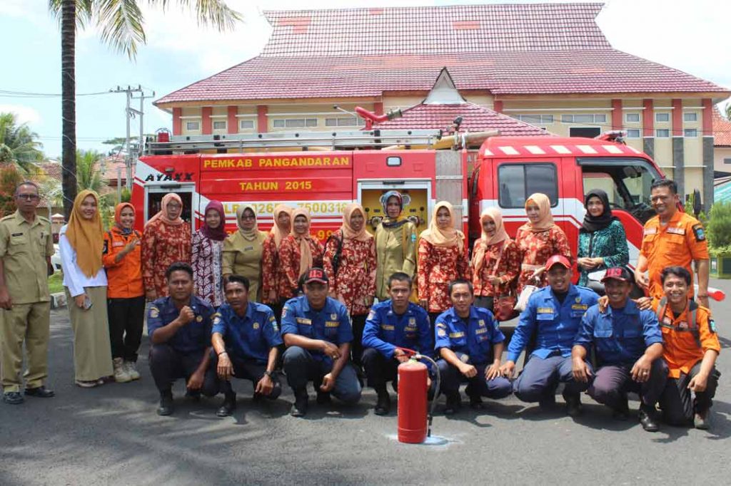 Foto-Bersama-Tim-BBM-dan-Dharma-Wanita-Setwan-Pangandaran