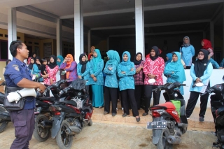 Pengenalan dan Pemberian materi tentang cara memadamkan api
