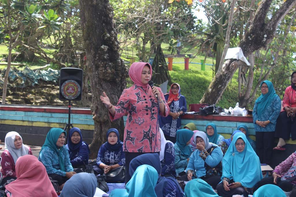 Ibu Hj. Ida Nurlaela saat menghadiri kegiatan BBM PKK Kecamatan Parigi