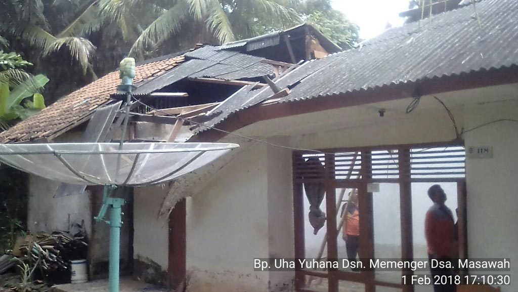 Kerusakan akibat tertimpa pohon