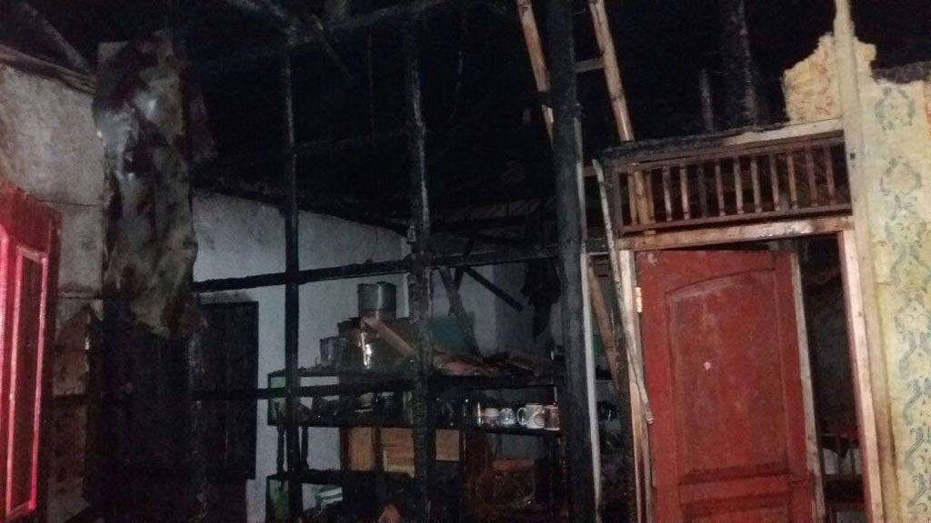 Material rumah yang terbakar