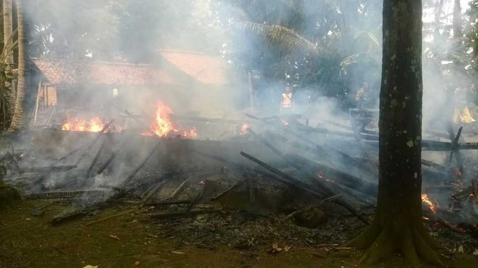 Rumah atas nama Bpk. Hendi hangus terbakar Sabtu (03/03) pagi