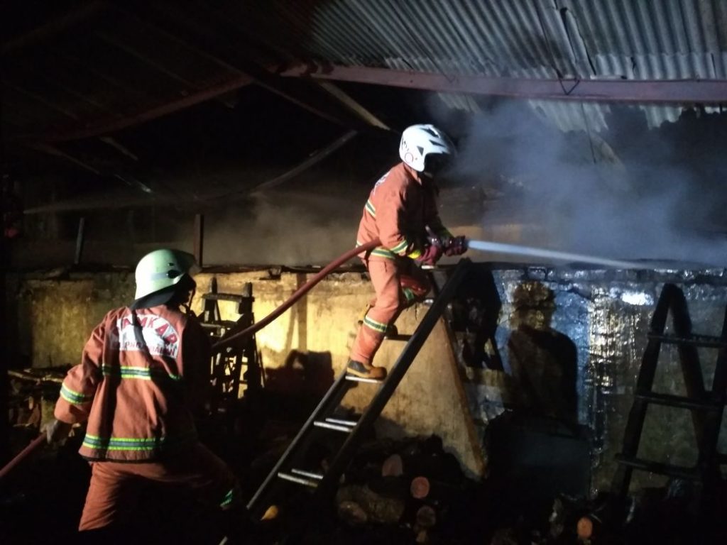 Kebakaran pabrik minyak wonoharjo