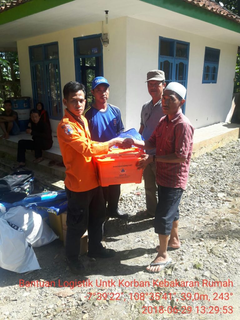 Pemberian bantuan logistik