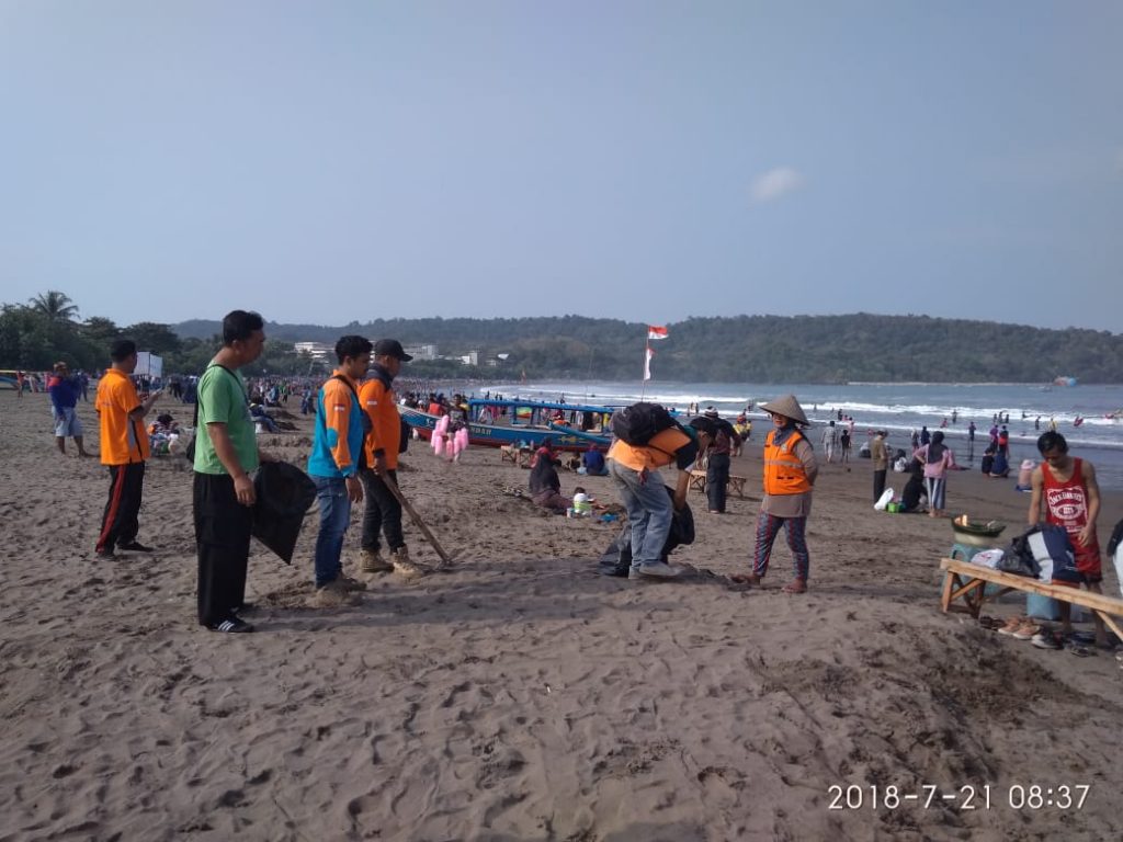 Peduli Lingkungan pantai Pangandaran