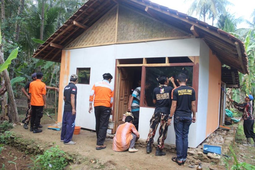 Bakti Sosial AMS 027 Rayon Pangandaran