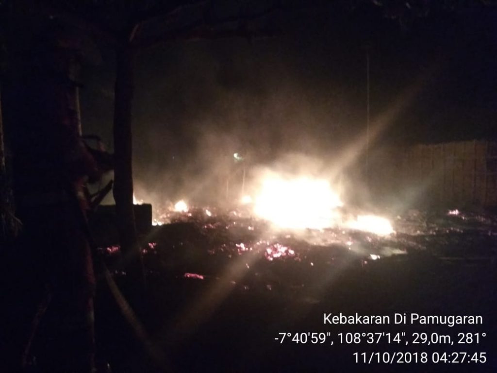 kebakaran rumah di pamugaran