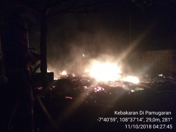 kebakaran rumah di pamugaran