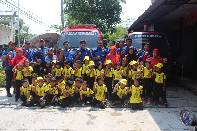 Foto Bersama di Halaman Kantor BPBD Kabupaten Pangandaran