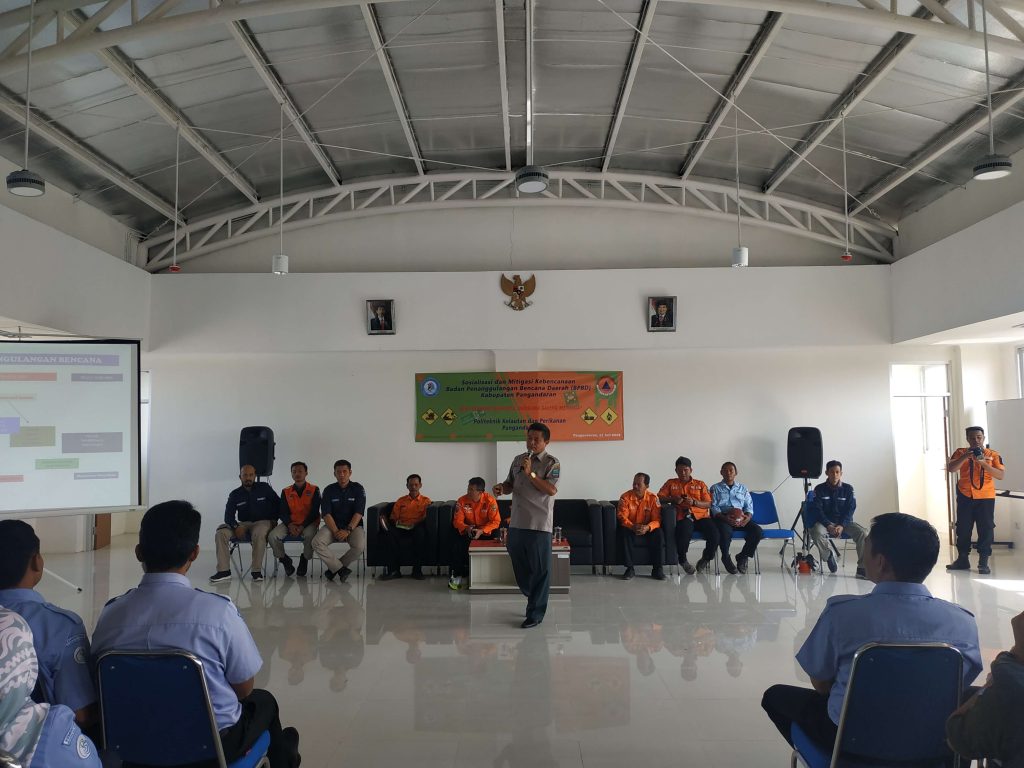 Pemaparan Materi Mitigasi Bencana Oleh Kepala Pelaksana BPBD Kab. Pangandaran