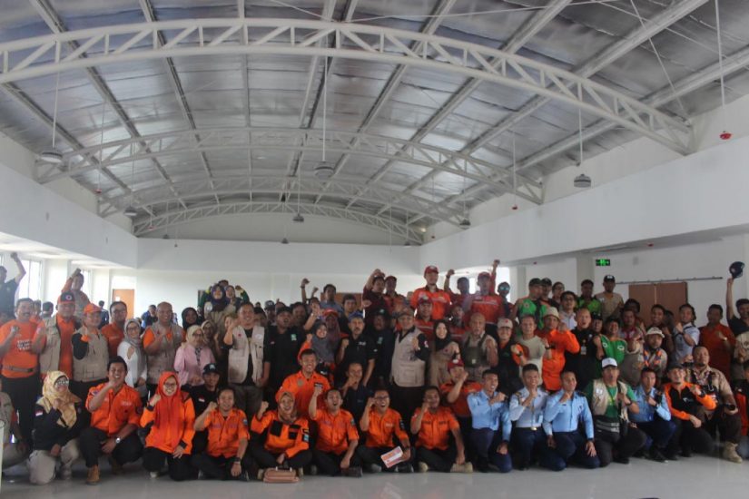 Foto Bersama Setelah Pembekalan Ekspedisi Destana Tsunami di Politeknik Kelautan Dan Perikanan Pangandaran