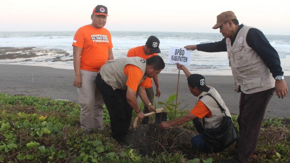 Penanaman Pohon Mangrove Oleh KBPBD Kab. Pangandaran