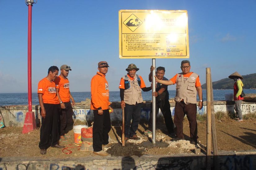 Pemasangan Papan Informasi Daerah Rawan Tsunamii